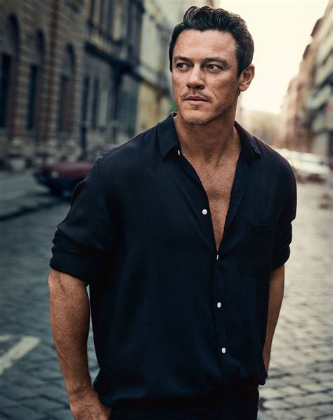 Luke Evans .